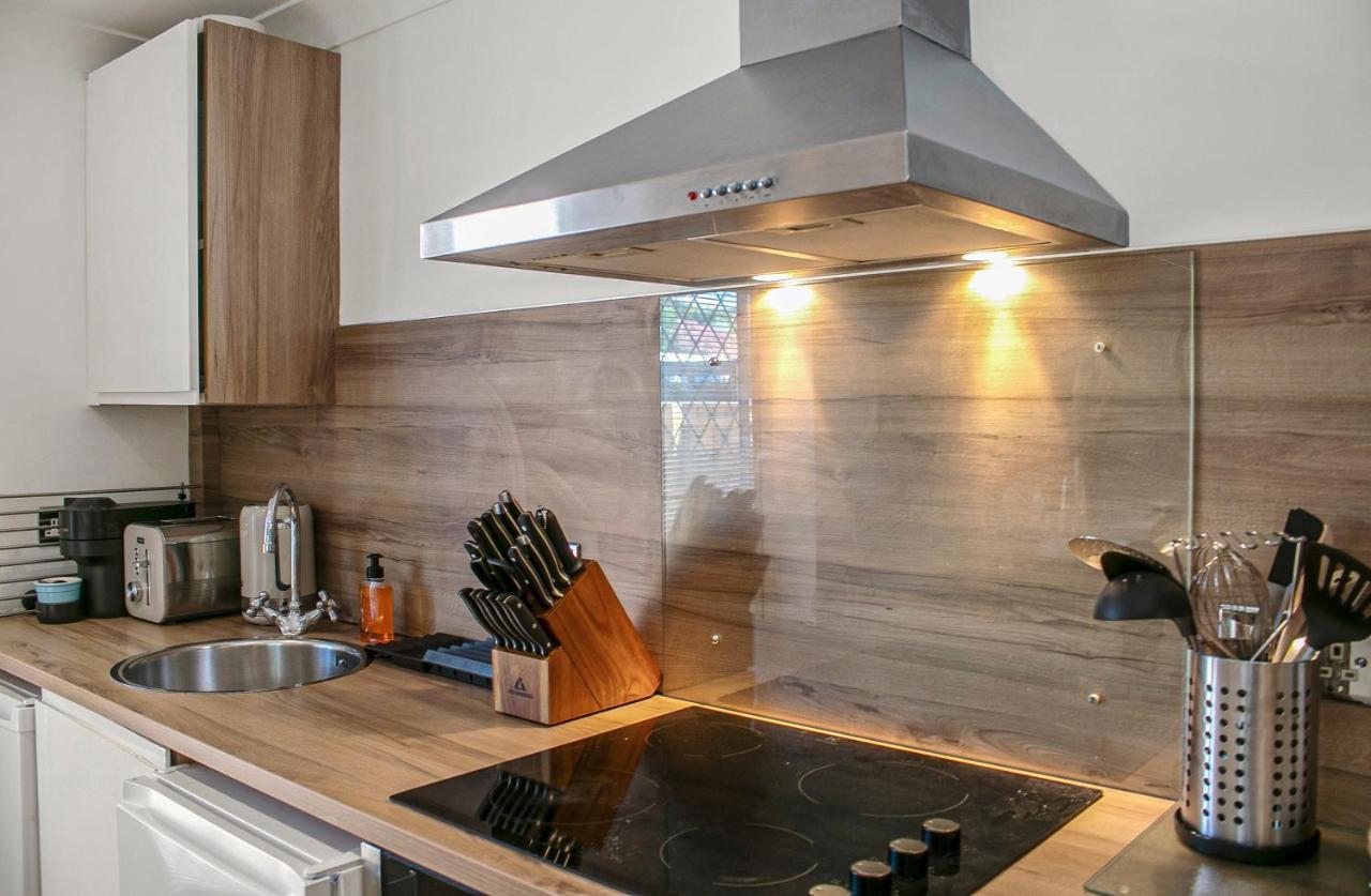 The Annex - Unparalleled Beach Front Luxury Accommodation - Private South West Facing Patio Area - Pet Friendly - Sky - Netflix - Super Fast Wi-Fi - Stones Throw To The Beach Bournemouth Exterior foto
